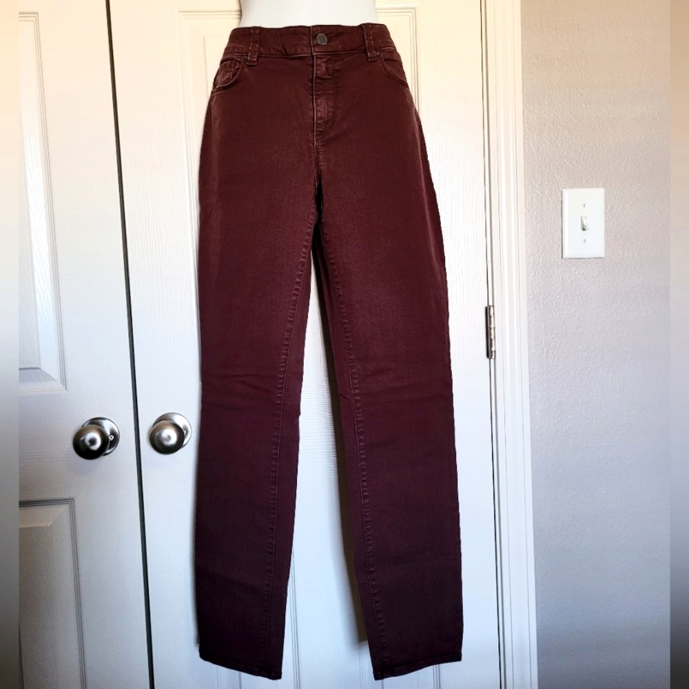 Ann Taylor The Skinny Curvy Fit - Sz 8, Maroon, EUC